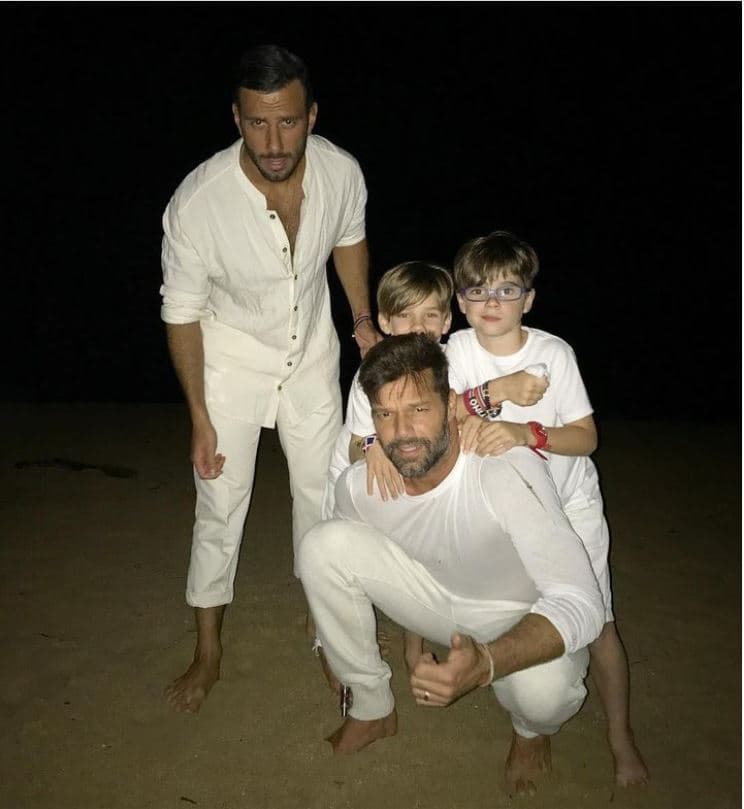 Ricky Martin y Jwan Yosef con sus hijos mayores