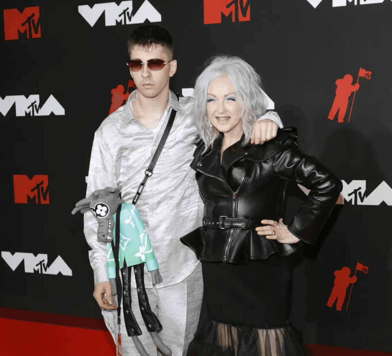 Arrestan a hijo de Cyndi Lauper por un automóvil robado