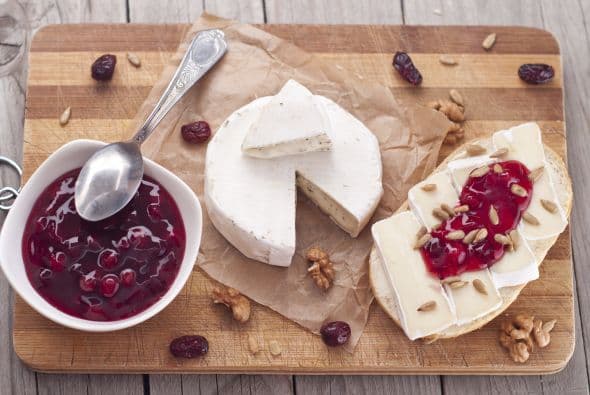 Porque su dulzura y acidez combinan perfectamente con los quesos añejados de sabor punzante e intenso.