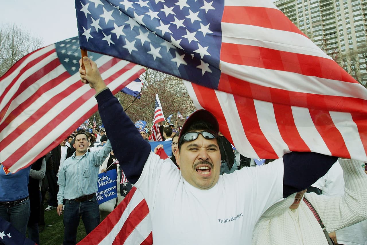 Hoy martes vence el plazo de reinscripción en el programa que protege de la deportación a 194,000 inmigrantes salvadoreños
