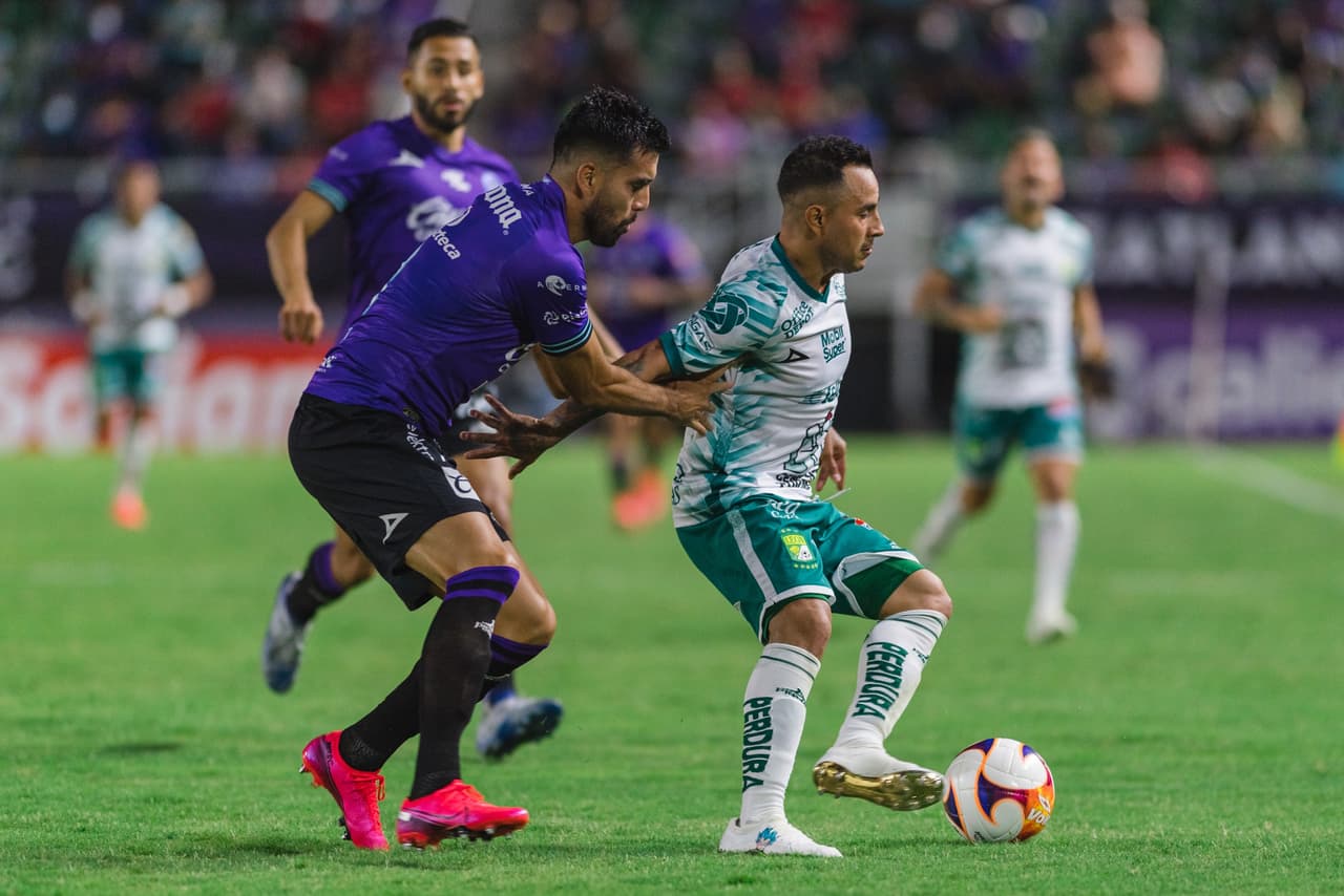 Luis Montes fue un verdadero dolor de cabeza para la defensa de Mazatlán. A la media hora de juego, Montes se quedó cerca del doblete con un remate extraordinario de volea que acarició el travesaño.