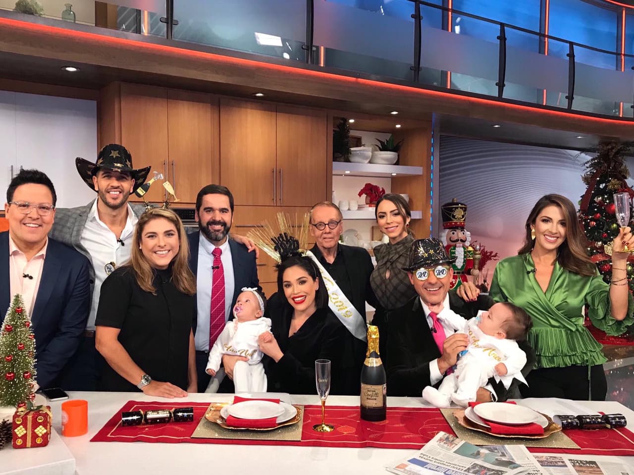 Los presentadores de Despierta América brindaron por un próspero año nuevo y despidieron con gusto al 2019.