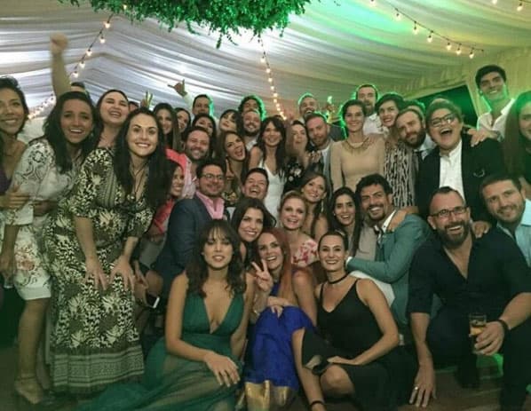 Con una íntima celebración, 
<a href="https://www.univision.com/programas/novelas/adriana-louvier-y-guto-salas-celebran-su-primer-aniversario-de-bodas-fotos#effe27360001" target="_blank">Adriana y Guto</a> estuvieron acompañados por sus familiares y amigos más cercanos.
