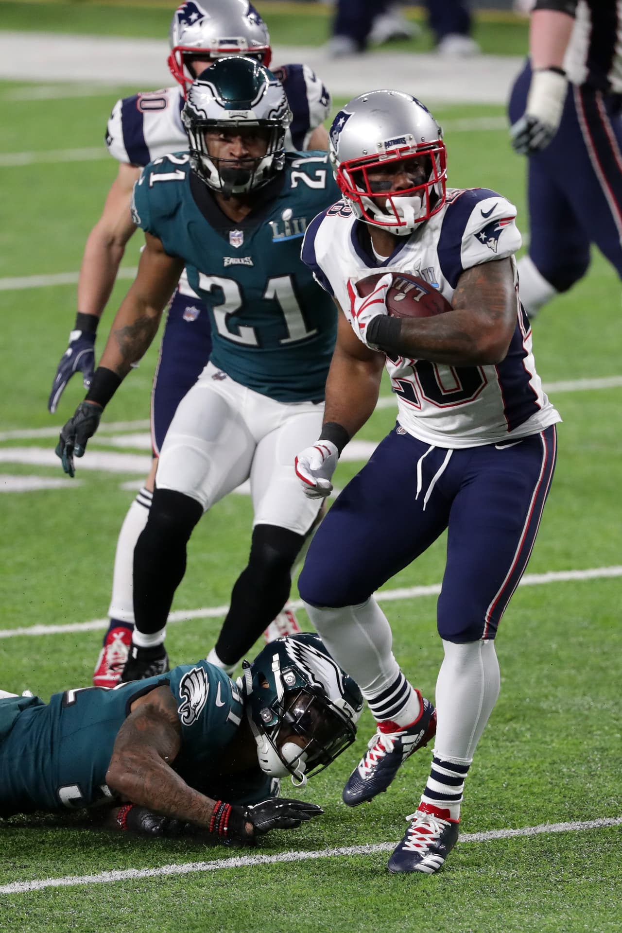 Los Patriots fallaron el punto extra tras la anotación de James White. En la pausa de los 2 minutos, Eagles 15 - 12 Patriots en el Super Bowl LII.