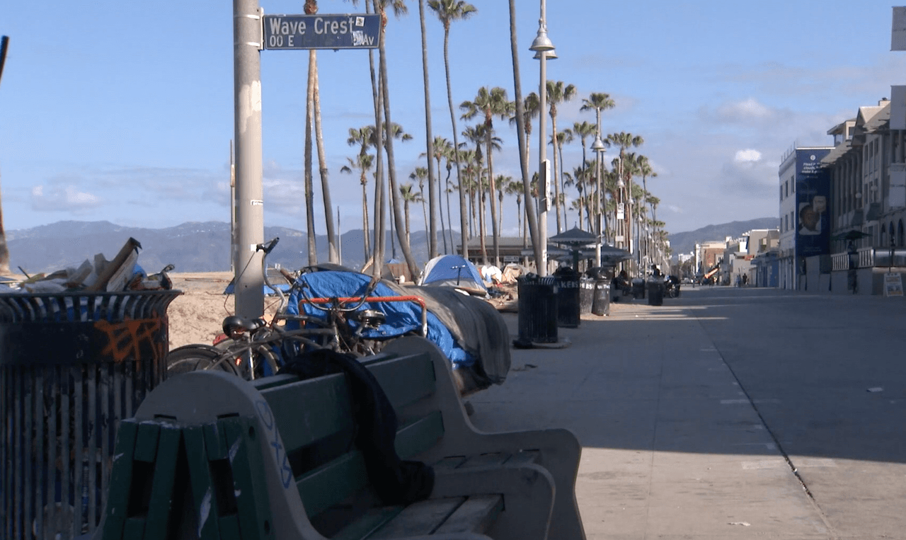 La sensación de inseguridad en el turístico paseo forman parte del dramático cambio en la zona.