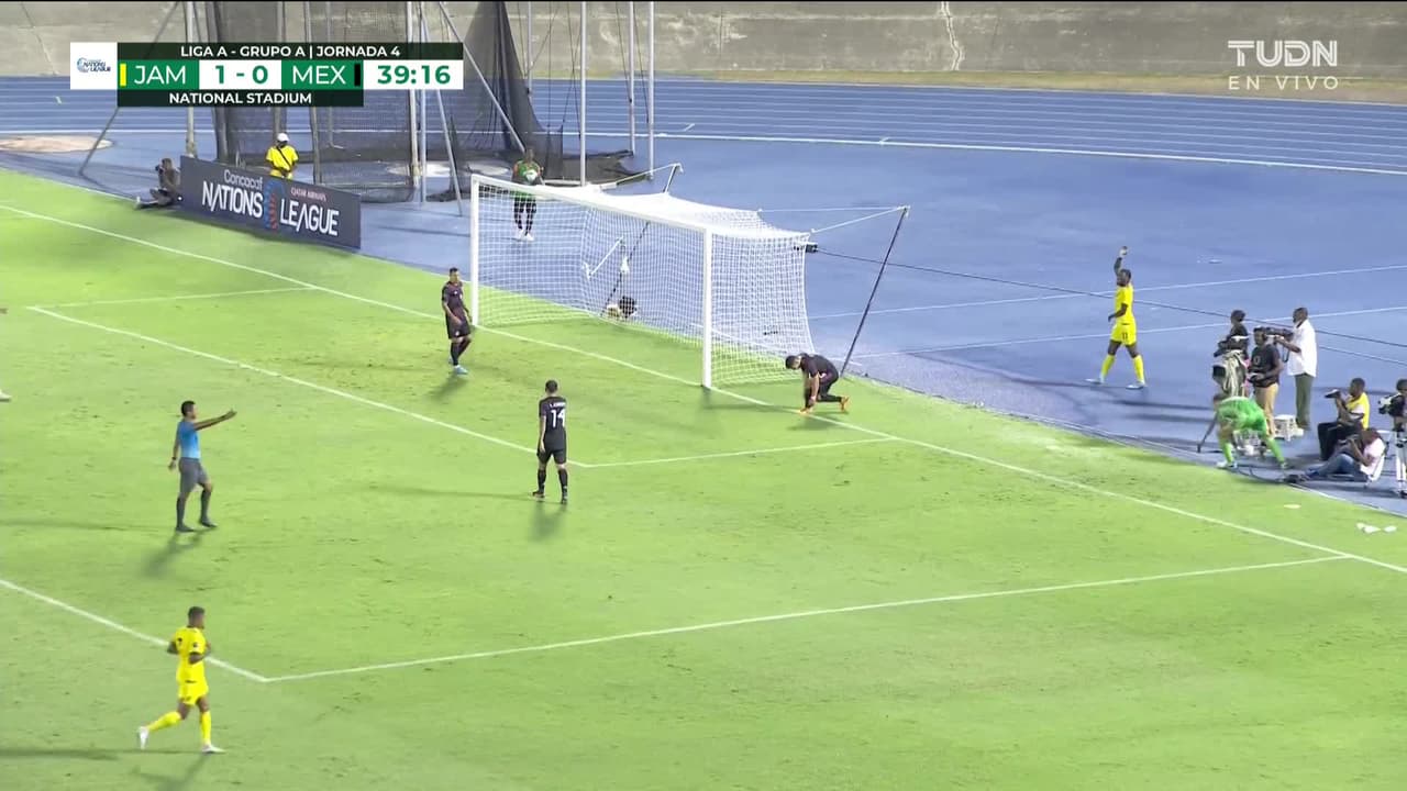 ¡TIRO ATAJADO! disparo por Shamar Nicholson.