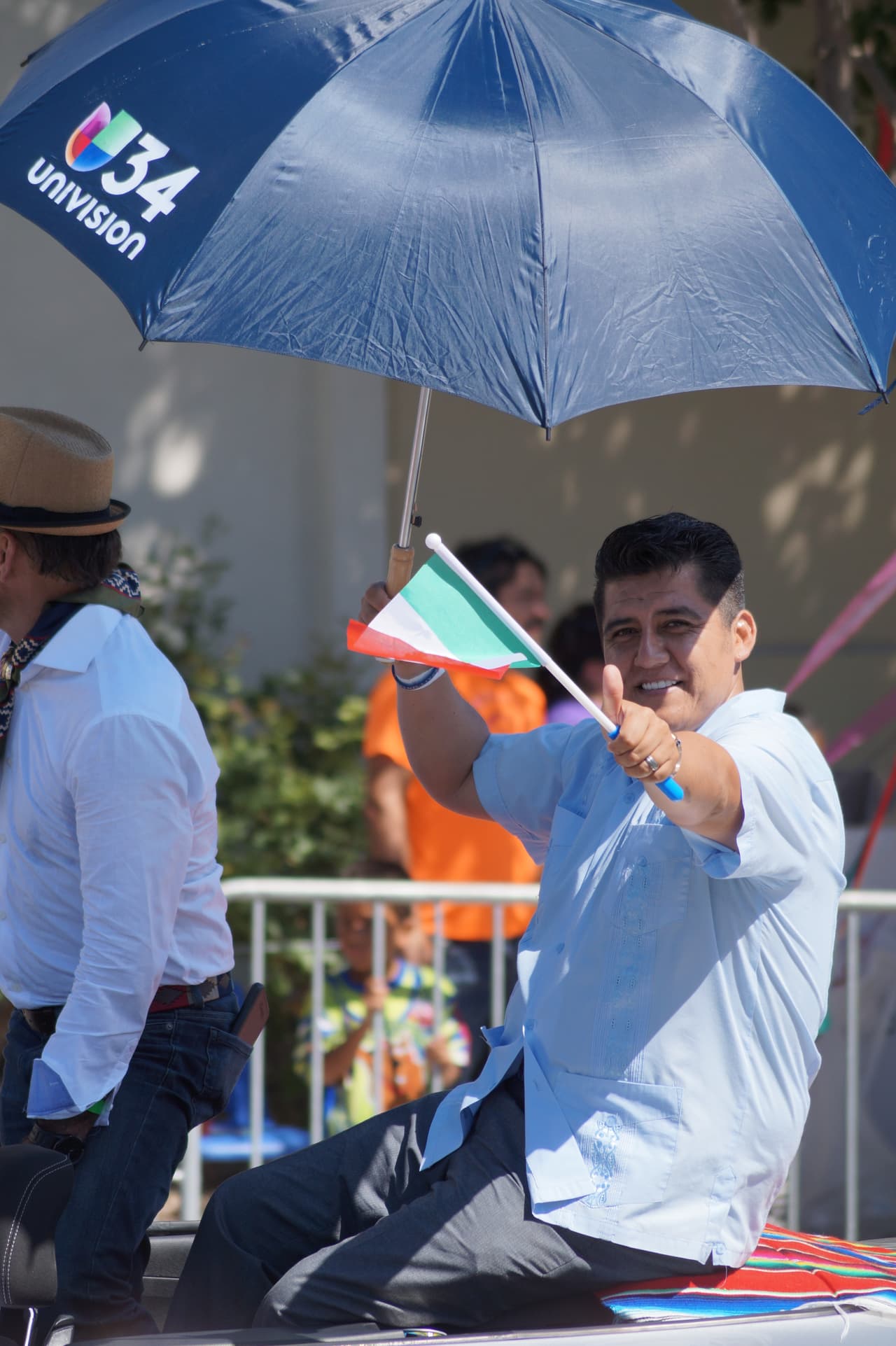 Miles festejaron la independencia de México en el tradicional desfile en el este de Los Ángeles.