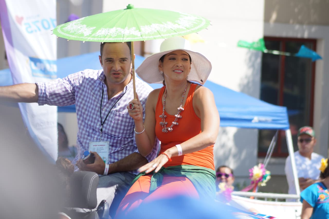 Miles festejaron la independencia de México en el tradicional desfile en el este de Los Ángeles.