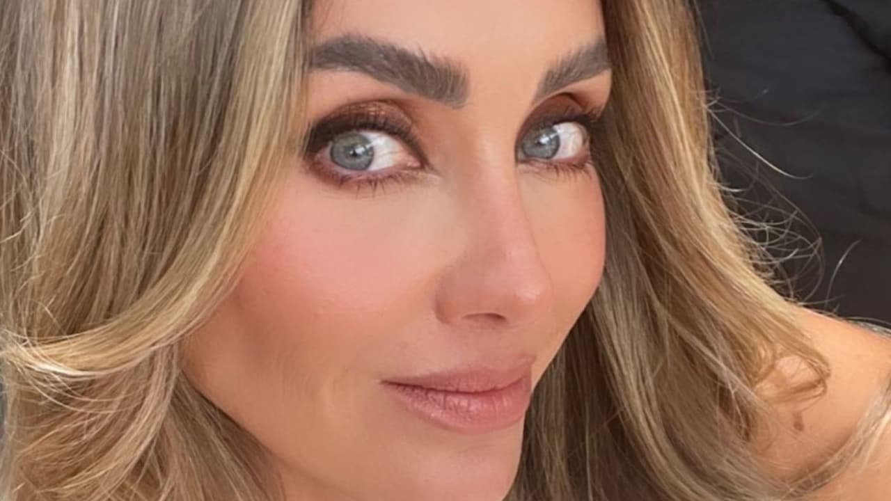 Anahí sufre desequilibrio: podría demandar a quien dañó su oído