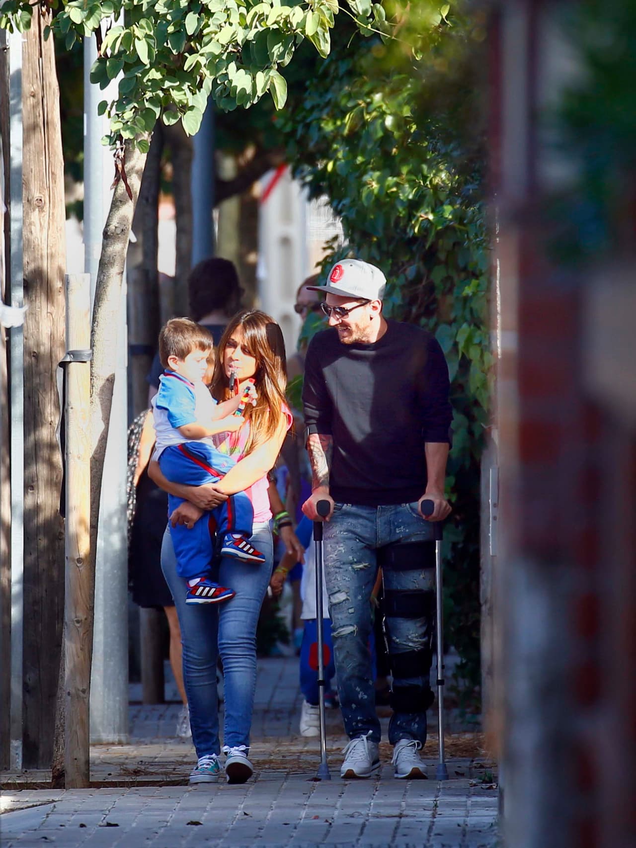 Las cámaras captaron por primera vez al futbolista tras haber sufrido su lesión.