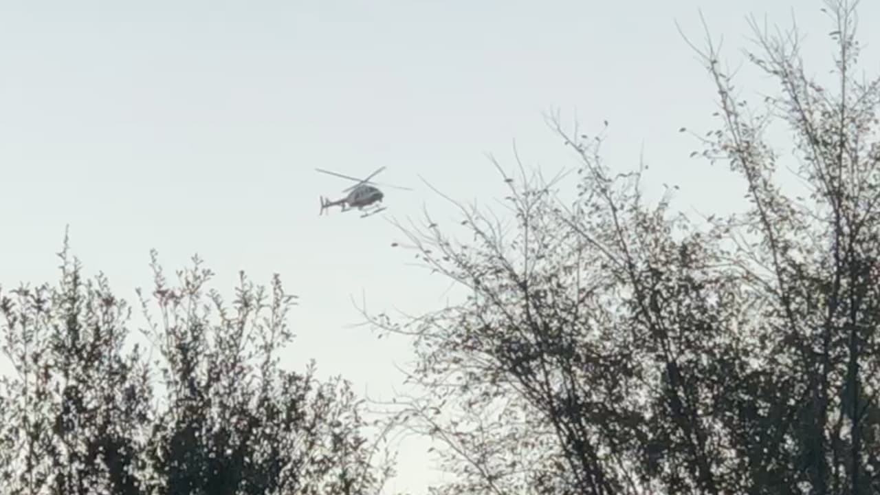 Las
<b><a href="https://www.facebook.com/aanbvtx/photos/a.332050793490689/4970070096355379" target="_blank">autoridades buscan</a></b> por cielo y tierra alguna pista que los lleve a localizar al niño que solo habla español.