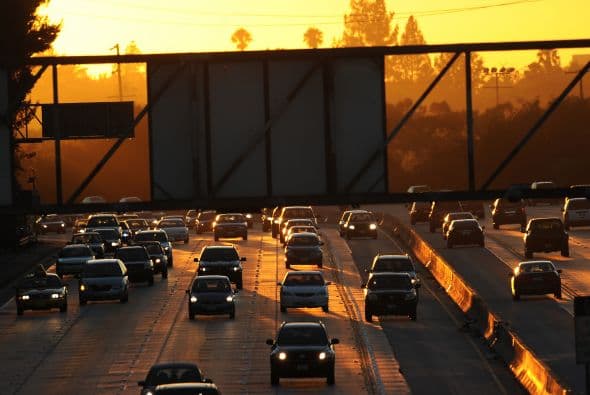 76.1%- Es el porcentaje de los trabajadores quienes manejan solos rumbo a su trabajo. Otro 10% lleva a compañeros a la oficina y 5% toma transporte público para llegar a sus lugares de labor.