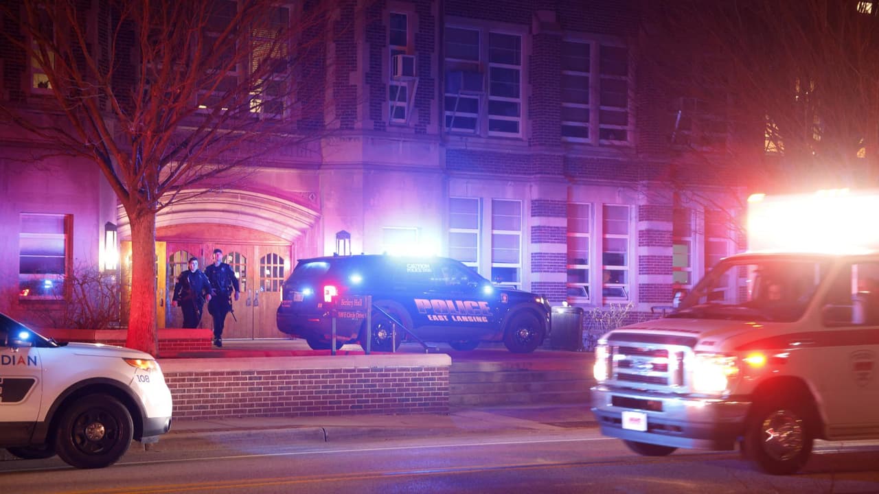 Pistolero de la Universidad Estatal de Michigan encontrado con nota que amenaza a 2 escuelas de Nueva Jersey