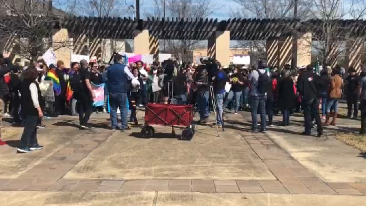 Con la medida programada para este 14 de febrero, los inmigrantes pidieron no asistir al trabajo.