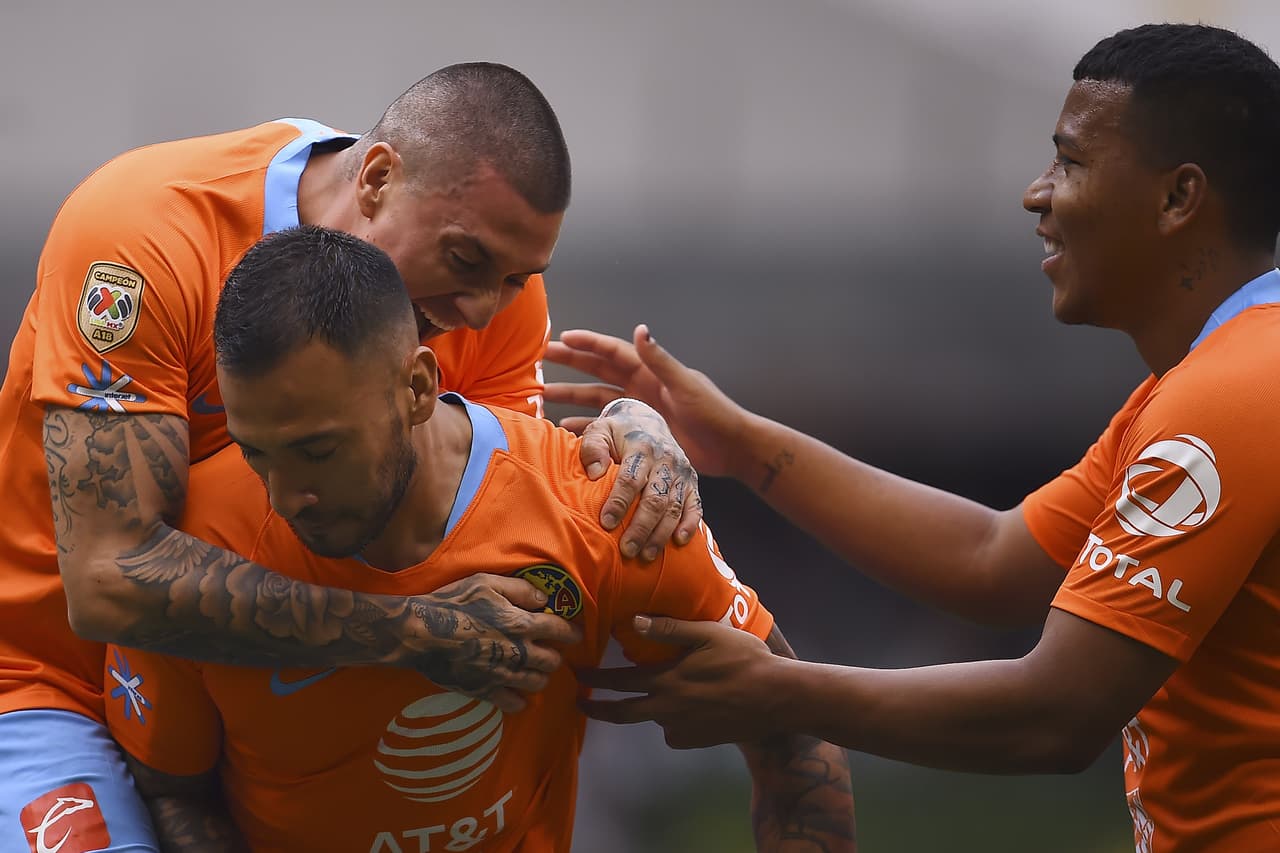 La confianza en el estadio Azteca estaba del lado de América, que pisaba fuerte en casa.