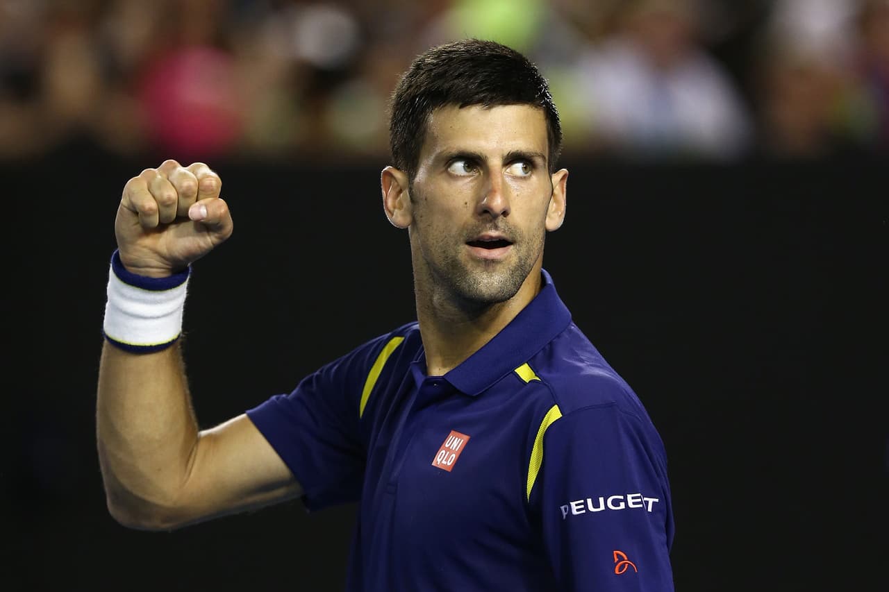 Novak Djokovic supera a Dimitrov y se aferra al número uno