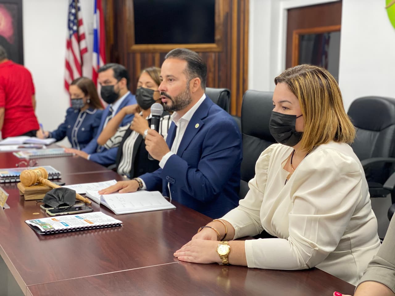 Alcaldes asociados se reúnen con secretario de Vivienda para atender tema de fondos federales