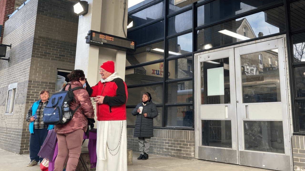 De hecho, fue hasta el Siglo 7 en que la fiesta comenzó a celebrarse en miércoles, antes era en domingo y se llamaba "domingo de cuadragésima". Las autoridades religiosas la recorrieron para que el ayuno no comenzara en domingo, pues se consiera un día de fiesta y era imposible guardar el ayuno. A partir de este miércoles, pasarán 40 días antes del Domingo de Ramos próximo, que marca el fin de la cuaresma.