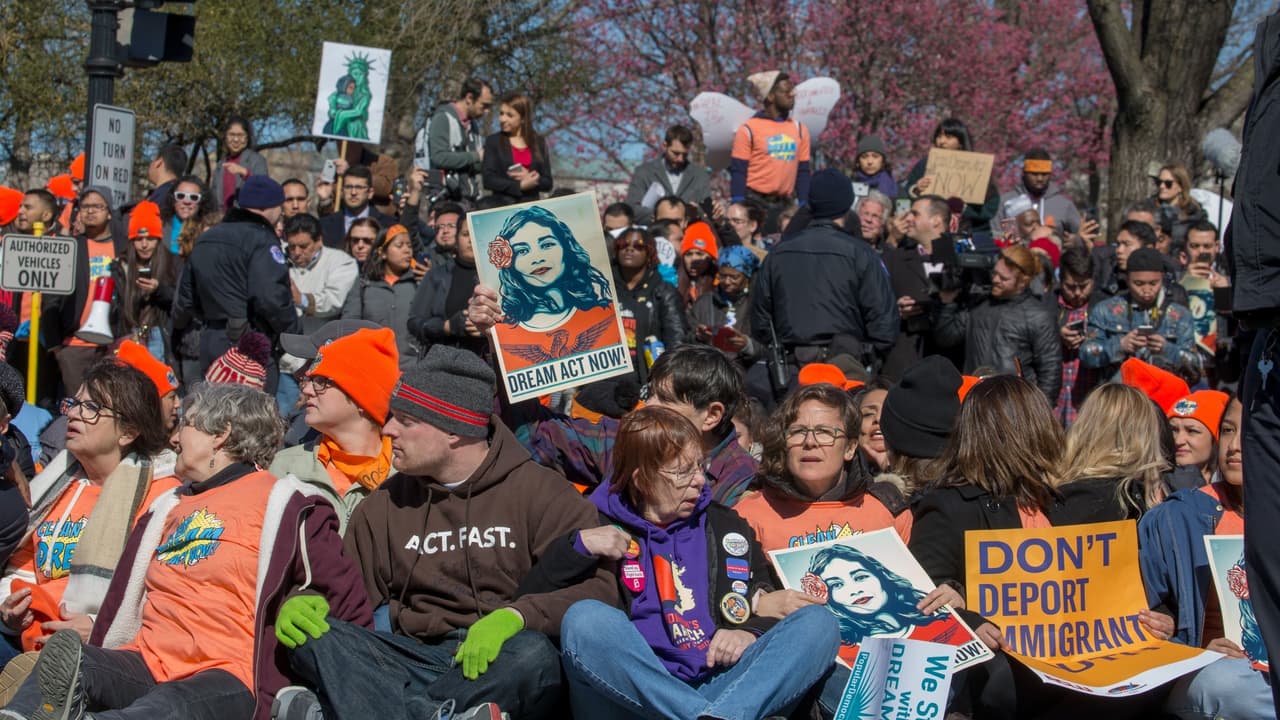 Juez federal permite que demanda de dreamer que exige la restitución del DACA avance en Nueva York