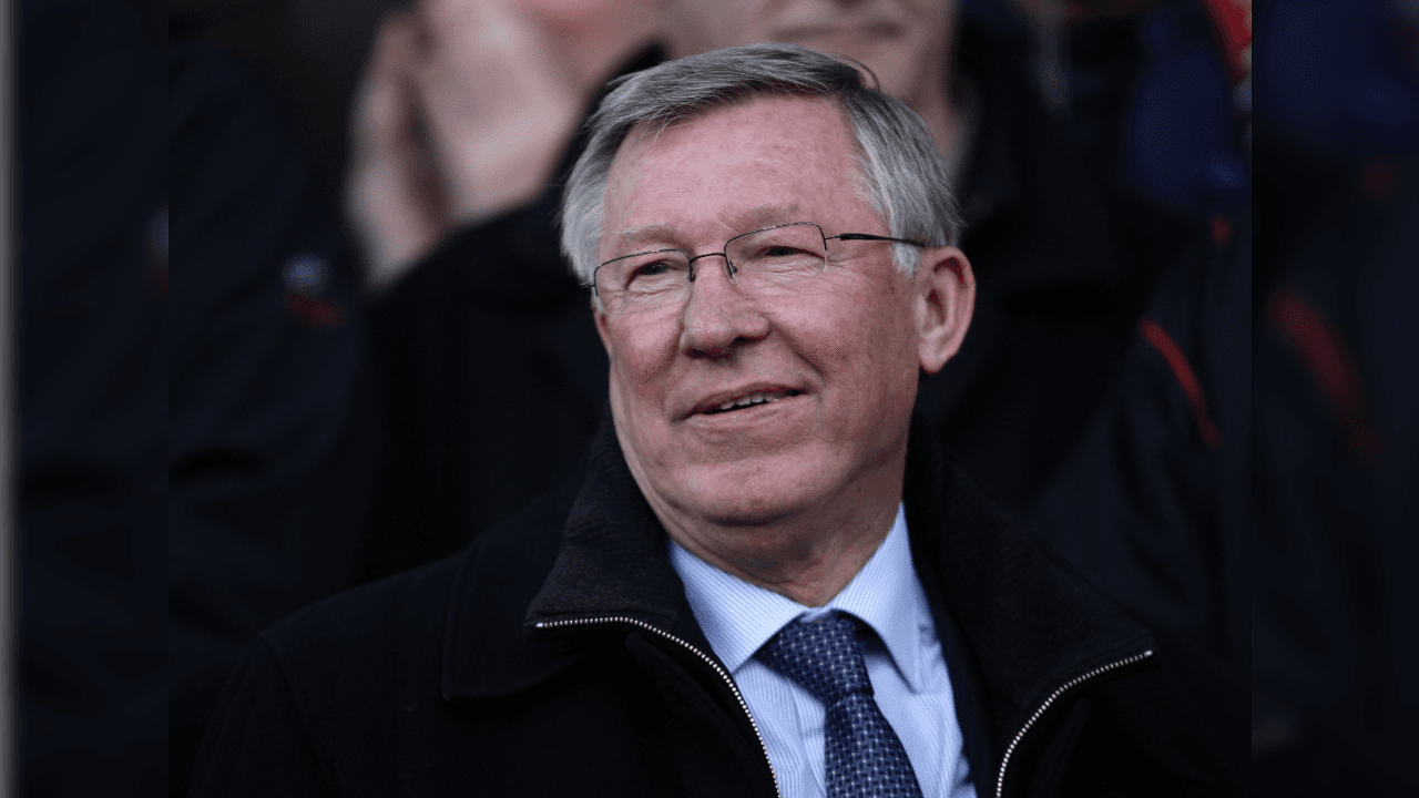 La alineación inicial de los Red Devils fue: Edwin van der Sar en el arco, en la defensa Evra, Ferdinand, Vidic y O’Shea; en el centro del campo, Crarick, Giggs, Nani y Park Ji-Sung; finalmente, en la zona de ataque Wayne Rooney y ‘Chicharito’. El entrenador era Sir Alex Ferguson.