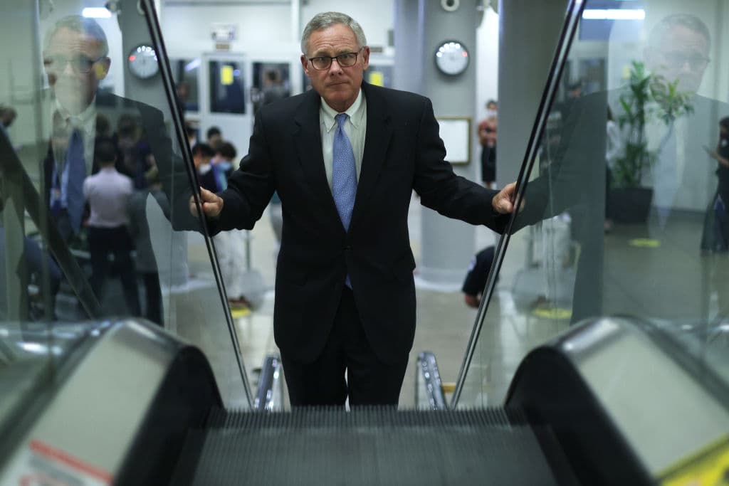 <b>CAROLINA DEL NORTE. Escaño republicano. Abierto.</b> El retiro de Richard Burr deja abierto el campo para que los demócratas disputen el puesto con más opción que si él buscara la reelección. Sin embargo, es un estado de tendencia conservadora, que Trump ganó en 2020 y al que muchos análisis, como el del Centro de Política de la Universidad de Virginia, pone como de tendencia republicana.