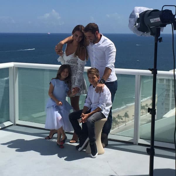 Sin embargo, meses después se les vio juntos de nuevo en una discoteca. En 2014 la pareja decidió anunciar ante los medios que, otra vez, se separaban aunque algunos dicen que fue una mentira que inventaron para que la prensa los dejara tranquilos.