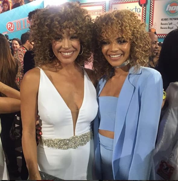 ¿Separadas al nacer? Parece que Karla y Leslie Grace se pusieron de acuerdo.