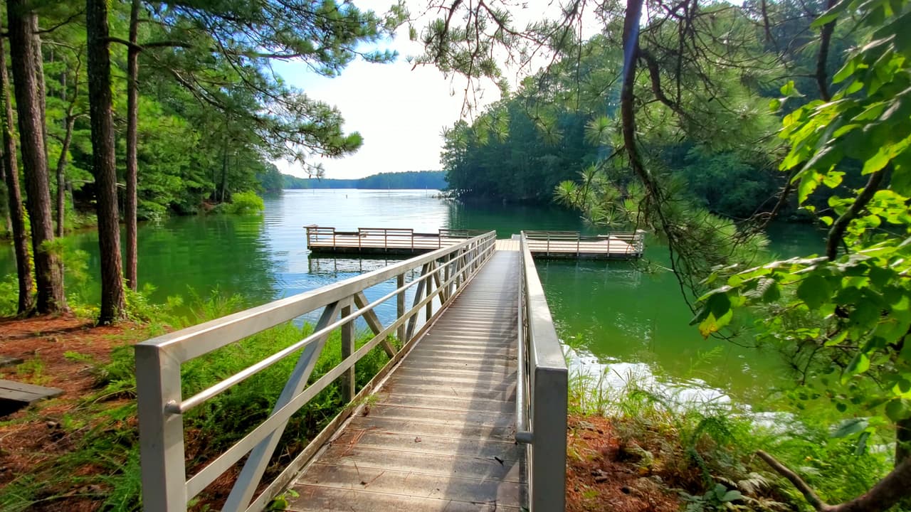 En Red Top Mountain, encontrarás muchas oportunidades para aventuras acuáticas y al aire libre.
