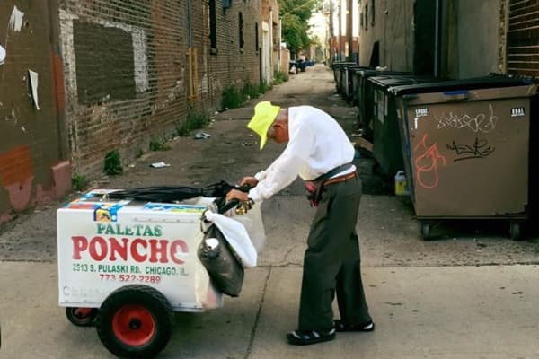 Stranger raises $356,000 for 89-year-old Mexican paleta vendor