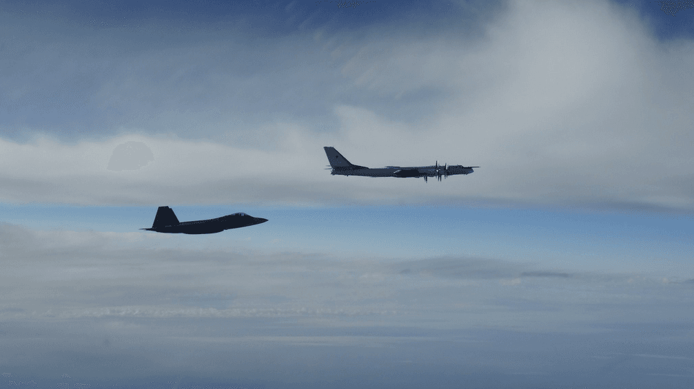 EEUU interceptó bombarderos y aviones rusos frente a costa de Alaska