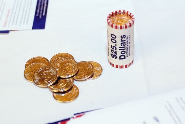 Por su parte, la Oficina de Responsabilidad Gubernamental (GAO, en inglés), informó en marzo que el gobierno se ahorraría cerca de $5,500 millones en 30 años mediante la sustitución de billetes por monedas de un dólar.