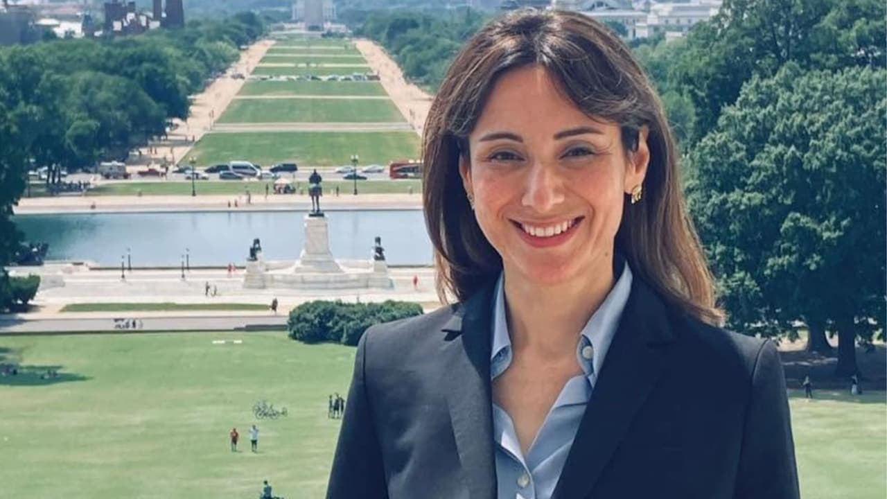 Quién es Gina Hinojosa y qué propone para llegar a la gobernación de Texas: te explicamos
