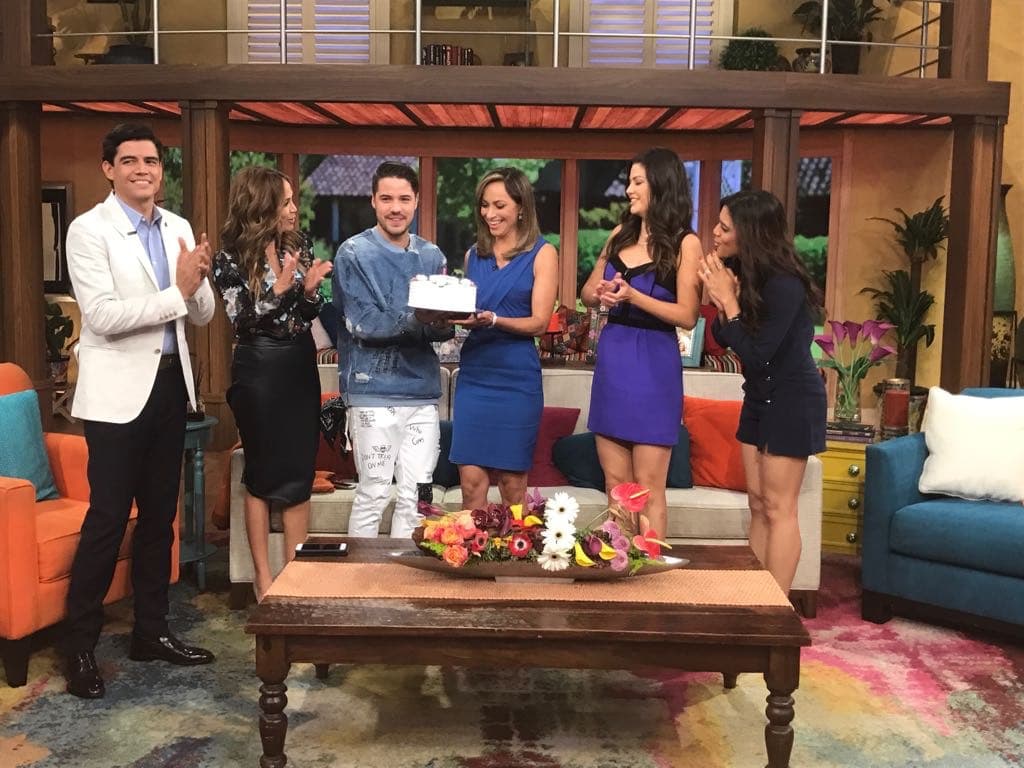 Llegó la hora de soplar la velita del pastel y también de pedir los deseos