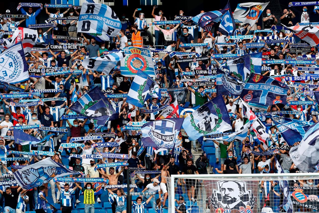 El Espanyol se impone ante el Real Madrid con marcador de 2-1 en la octava jornada de La Liga. Raúl de Tomás abrió el marcador al 17’, seguido de Axel Vidal en el minuto 60’, sin embargo Karim Benzemá se encargó de darle el único tanto al club merengue al 71’.