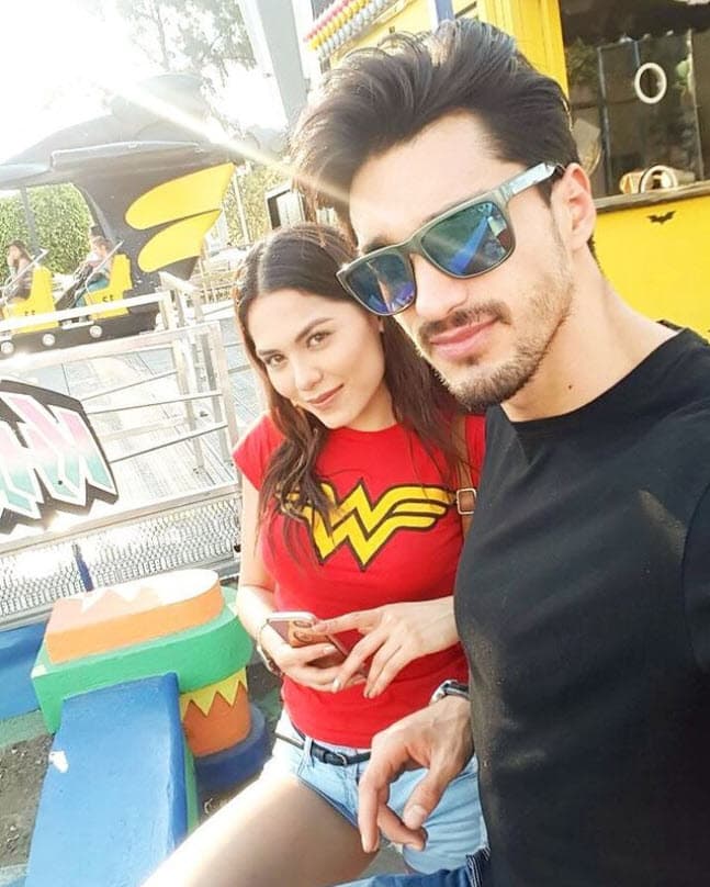 "
<b><a href="https://www.youtube.com/watch?v=IdZmz2L6clo" target="_blank">Sí, anduve un tiempo con Andy</a></b>, es una niña increíble, es una niña con una fuerza tremenda [...] La admiro muchísimo porque tiene una capacidad de que lo que piensa lo logra, tiene esta misma disciplina la cual yo comparto [...] Le deseo lo mejor", declaró en una plática virtual con Karin Ontiveros para el canal de YouTube Reinas Somos Todas. 
<br>