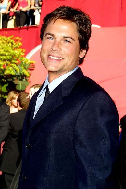 Ese año la carrera del actor 
<b>Rob Lowe decayó</b> luego de que se viera envuelto en un 
<b>escándalo</b> cuando salió a la luz una cinta donde se ve teniendo relaciones sexuales con una mujer menor de edad.