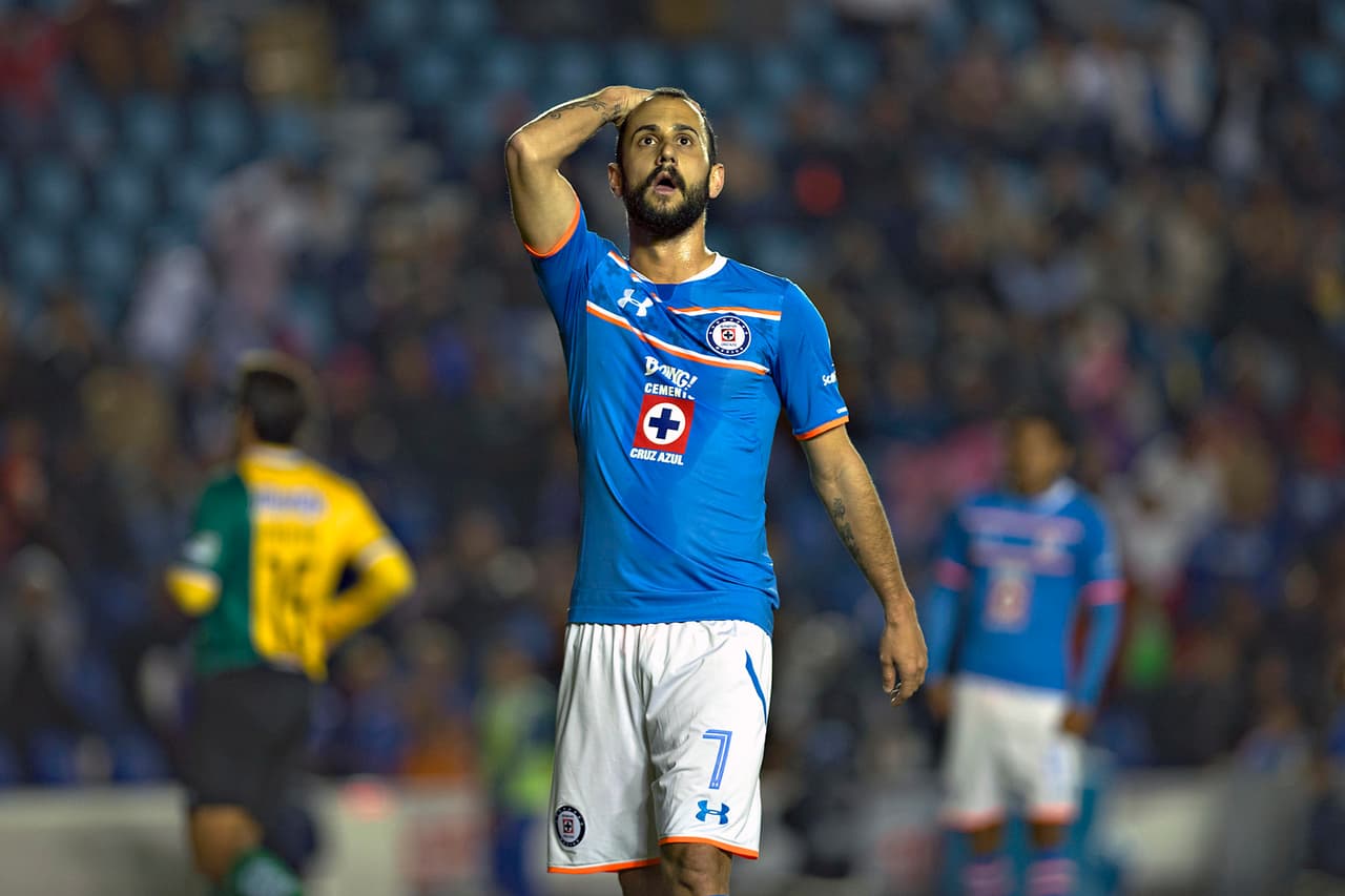 El camión de Cruz Azul olvidó a dos jugadores tras el partido de Copa MX