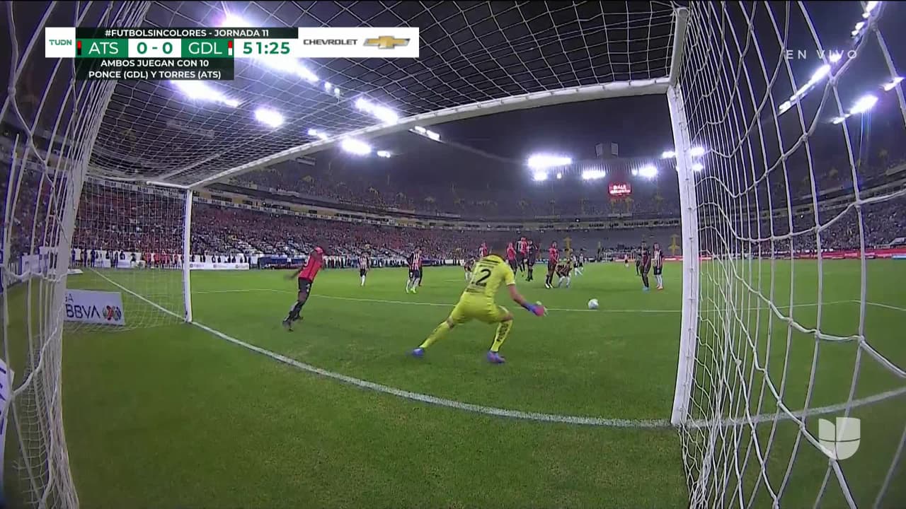 ¡TIRO ATAJADO! disparo por Alexis Vega.