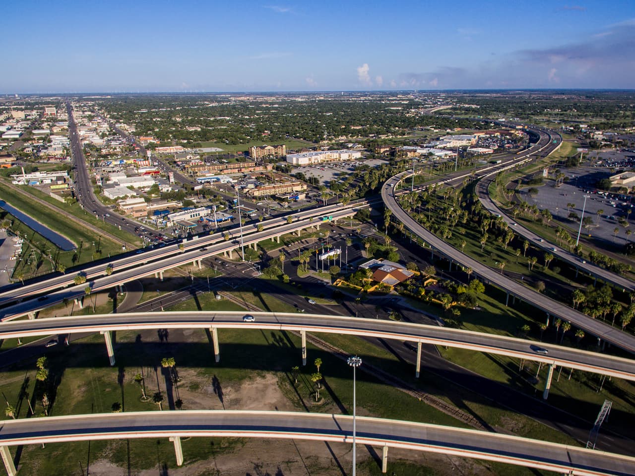 <b>Puesto 17. Área metropolitana de Brownsville y Harlingen, Texas</b>
<br>
<br>Variación de la población por la migración, entre 2010 y 2020: -6.6% (-26,726 habitantes).
<br>
<br>Variación de la población en general, entre 2010 y 2020: +4.4% (17,966 habitantes).
<br>
<br>Tasa de pobreza: 25.6%.
<br>
<br>Población en 2020: 424,180 habitantes.
<br>
<br>De las 33 ciudades incluidas en el estudio con una migración neta negativa significativa, hay 11 en estados del Medio Oeste, 10 en estados del sur y seis en el oeste y seis en el noreste.
<br>