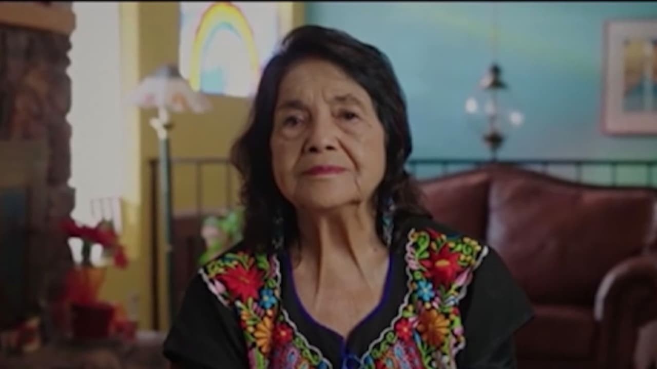 ¿Quién fue Dolores Huerta y cuál es el legado de la legendaria activista tras su muerte?