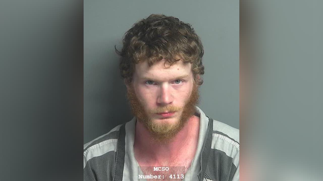 Hayden W. Splettstosser enfrenta cargos de agresión sexual contra un menor.