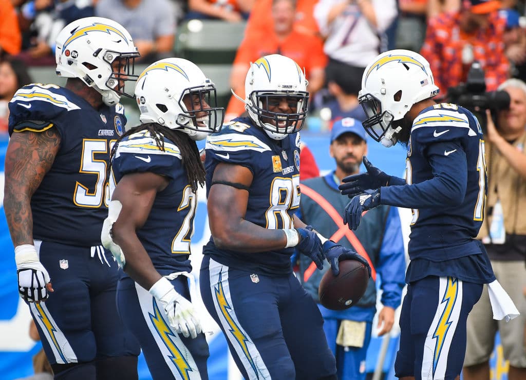 En el tercer cuarto, restando 9:56 en el periodo, Rivers se conectó con un viejo conocido, el ala cerrada Antonio Gates en pase de 6 yardas para ampliar a 19-7 la ventaja, pues fallaron la conversión.