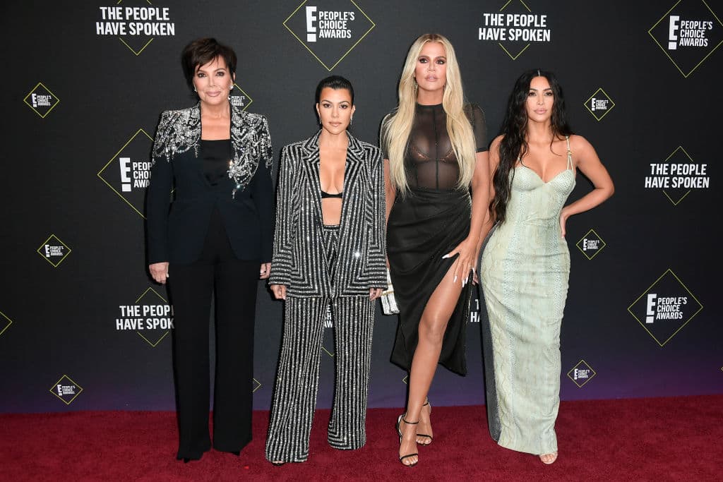 Kris Jenner es la matriarca y engendró a los cuatro integrantes mayores (Kourtney, Kim, Khloé y Rob) junto a su primer esposo, el abogado Rob Kardashian.