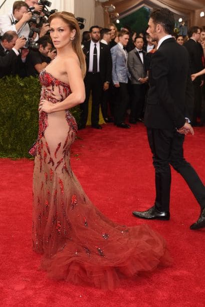 En la gala del MET las tres sensuales famosas dejaron a muchos boquiabiertos con sus curvas al descubierto. ¿Quién las lució mejor?