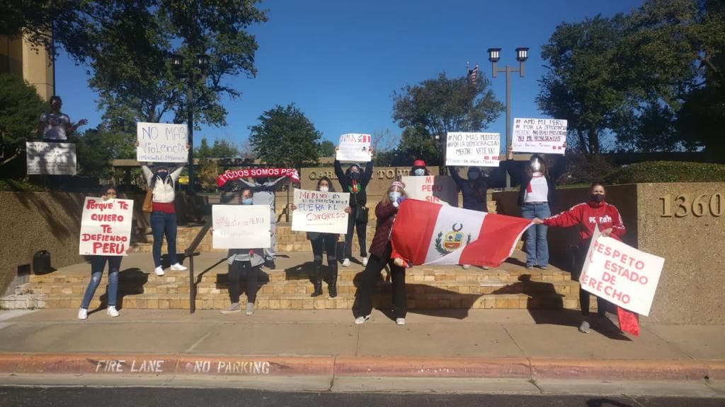 Agregaron que personas de todas las edades están protestando porque el congreso tiene ahora el poder absoluto sobre el país.
<br>