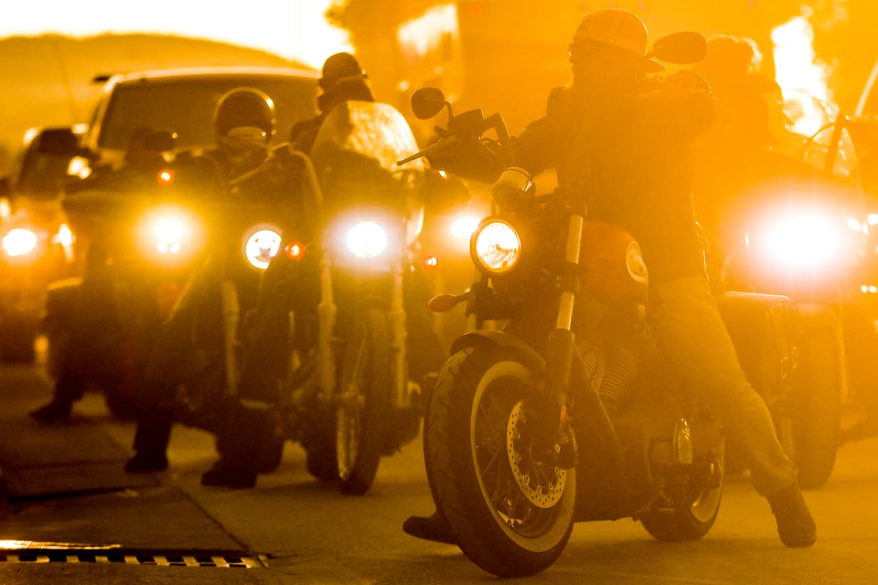 Nuestro editor, Jaime Gabaldoni, asistió en años anteriores a este evento. Puedes ver en 
<a href="https://www.univision.com/carros/en-video-sturgis-motorcycle-rally-2017-la-mayor-concentracion-anual-de-motocicletas-en-el-mundo-video"><u>este video</u></a> su experiencia en una época en la pandemia del coronavirus no existía.