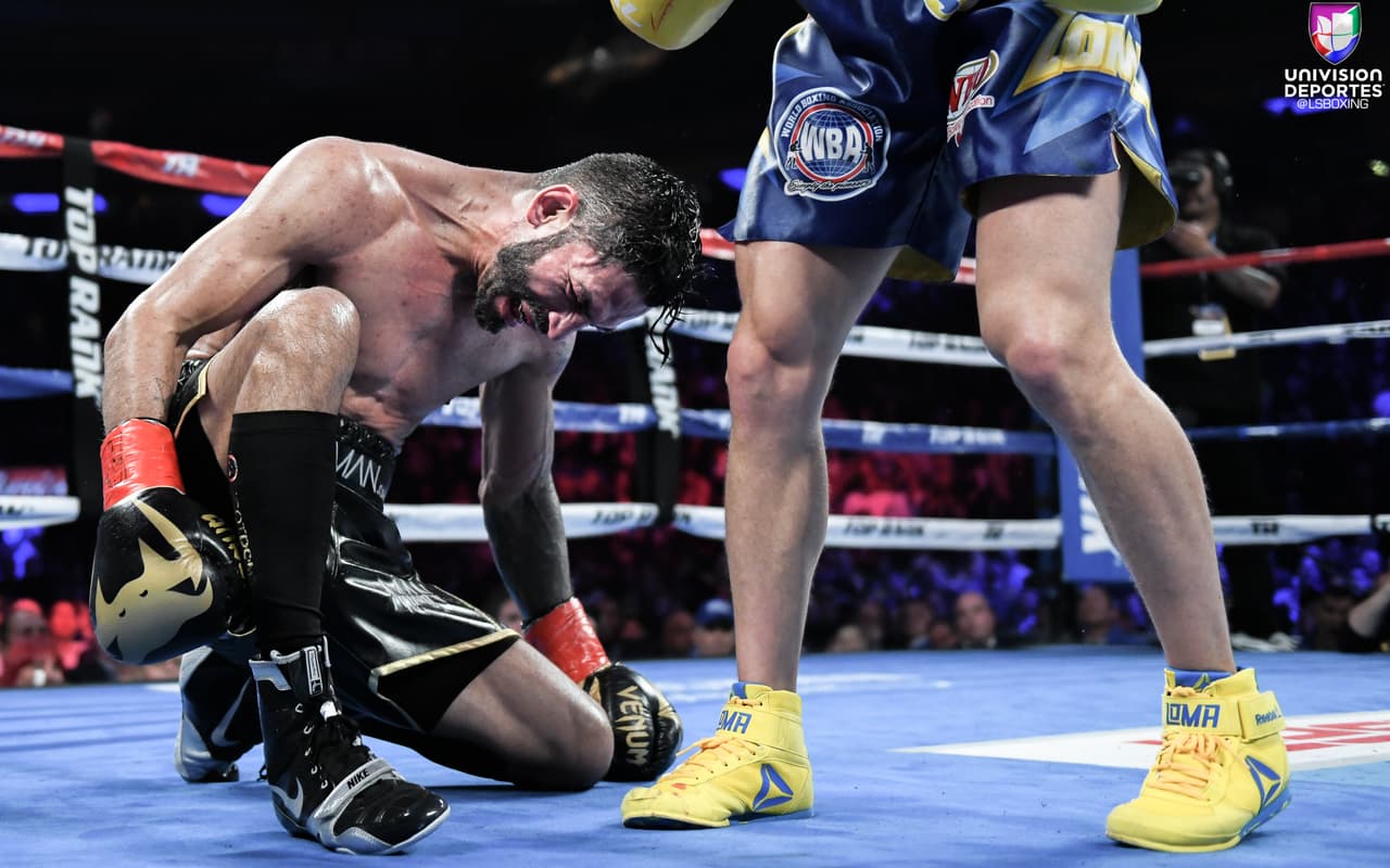 Jorge Linares y Vasyl Lomachenko brindaron la pelea del primer semestre del 2018 en el Madison Square Garden. El venezolano mandó al ucraniano a la lona en el sexto round, pero éste se levantó para terminar la contienda en el décimo asalto con un fulminante gancho al hígado. De esta forma, Lomachenko se convirtió en el campeón mundial ligero de la AMB y obtuvo se tercer título en tres categorías de peso diferentes (pluma, superpluma y ligero).