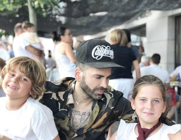 Viajó a su natal España para ver a su familia, sobre todo a sus adorados sobrinos Jorge y Emma.