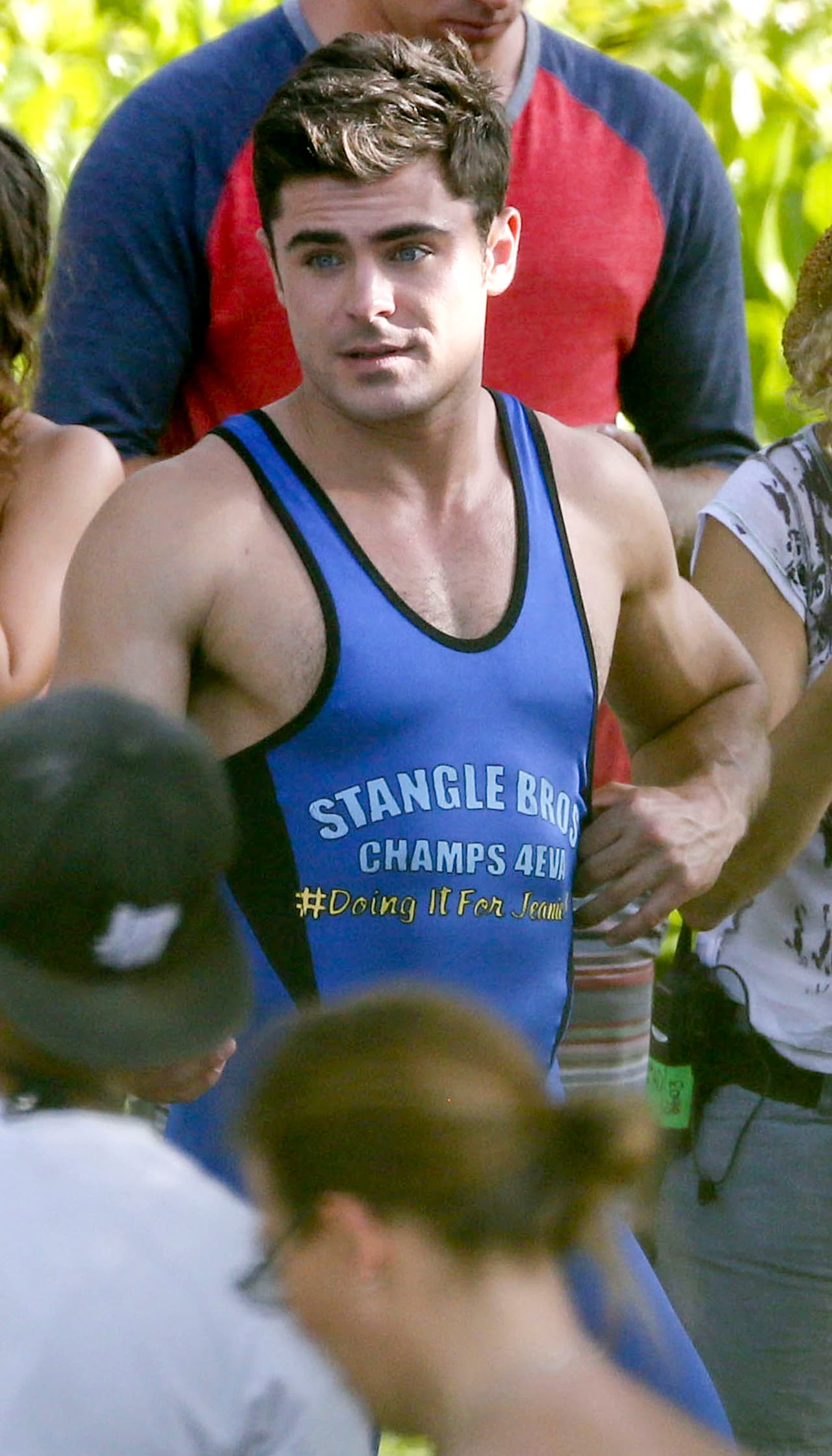 ¿Le habrá dado pena estar vestido así, de repente?