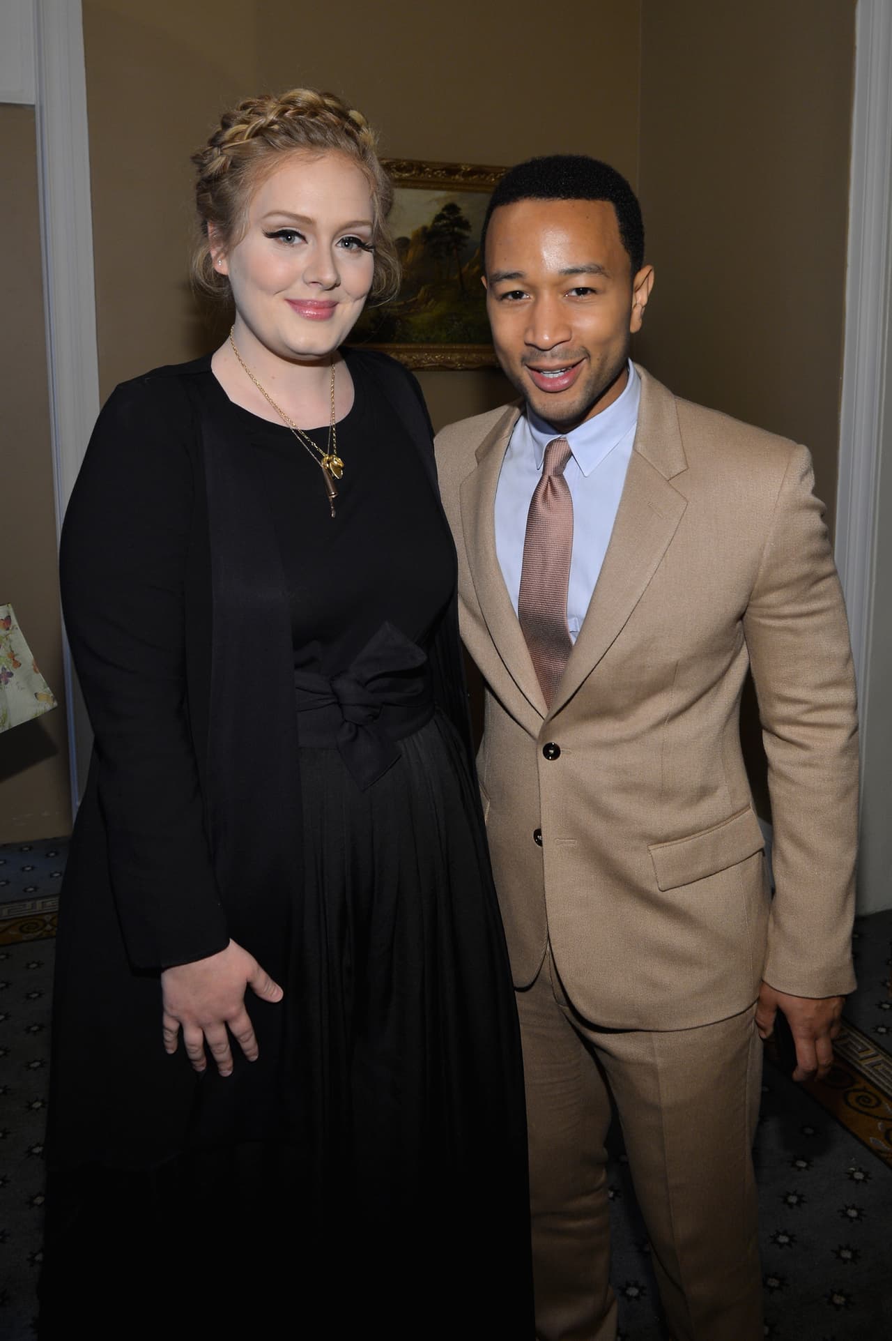 "He dicho un millón de veces que no estoy casada y todo el mundo sigue diciendo que lo estamos", se queja Adele en entrevista para Rolling Stone.